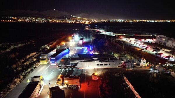 Erzurum-Artvin kara yolunda gemi yüklü tır  - Sputnik Türkiye