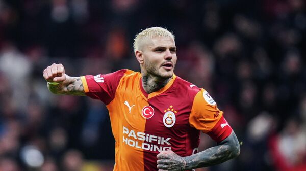 Galatasaray oyuncusu Mauro Icardi attığı golün ardından sevinç yaşadı - Sputnik Türkiye