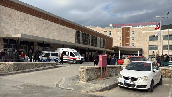 Mersin'in Anamur ilçesinde, ortaokul öğrencisi okul müdrünü tüfekle yaraladı - Sputnik Türkiye