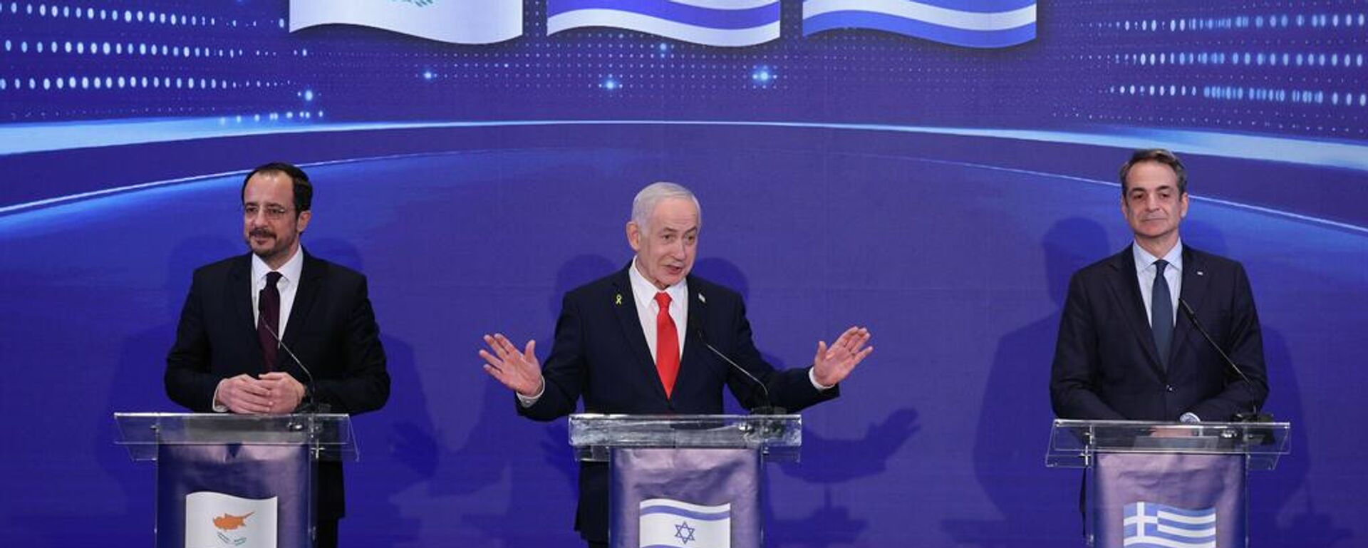 Hristodulidis, Netanyahu, Miçotakis - Sputnik Türkiye, 1920, 23.12.2025
