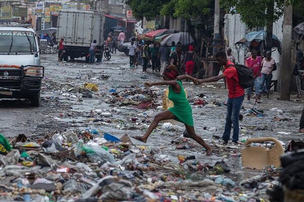 Hızı saatte 295 kilometreye kadar çıkan Melissa Kasırgası, şiddetli yağış, fırtına ve sellere yol açarak Karayipler&#x27;de etkisini gösterdi. Melissa Kasırgası sebebiyle en az 49 kişi hayatını kaybetti. - Sputnik Türkiye