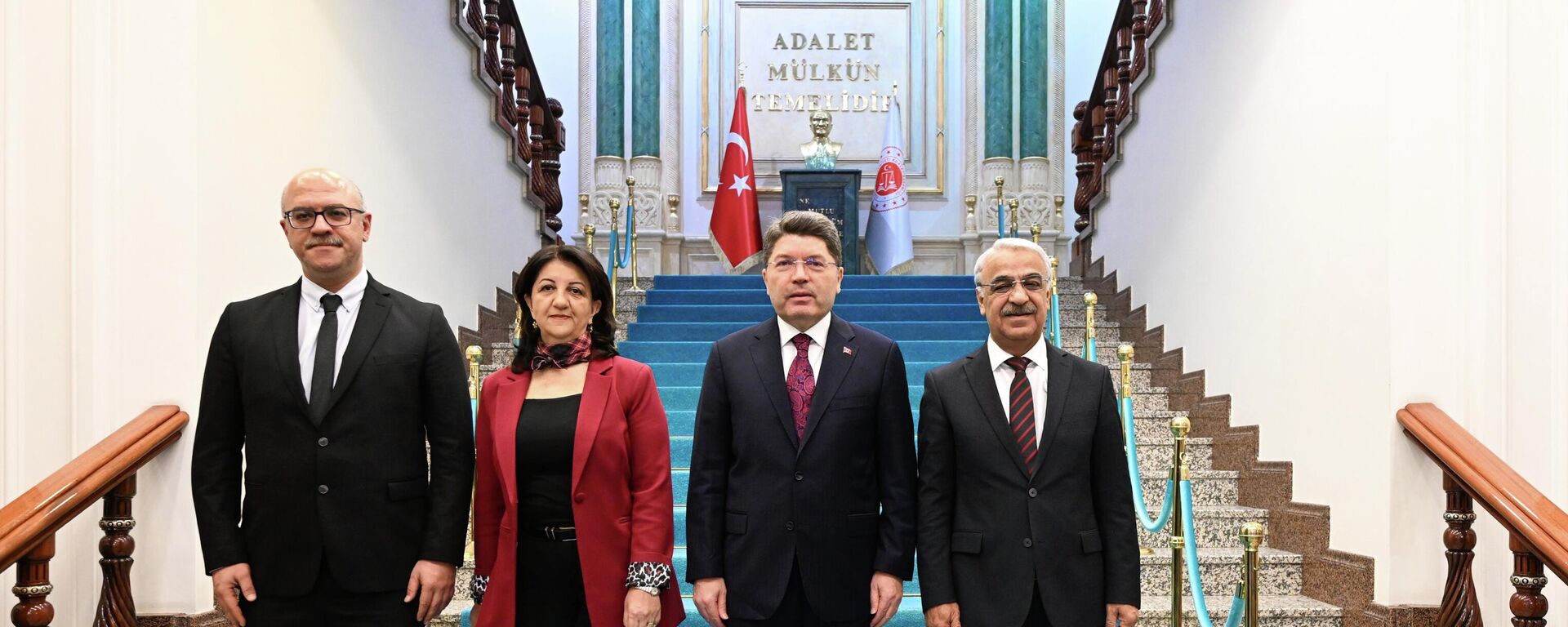 Adalet Bakanı Tunç, DEM Parti heyetini kabul etti - Sputnik Türkiye, 1920, 23.12.2025