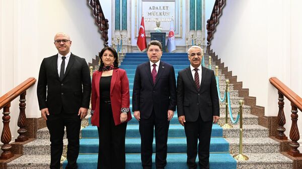 Adalet Bakanı Tunç, DEM Parti heyetini kabul etti - Sputnik Türkiye