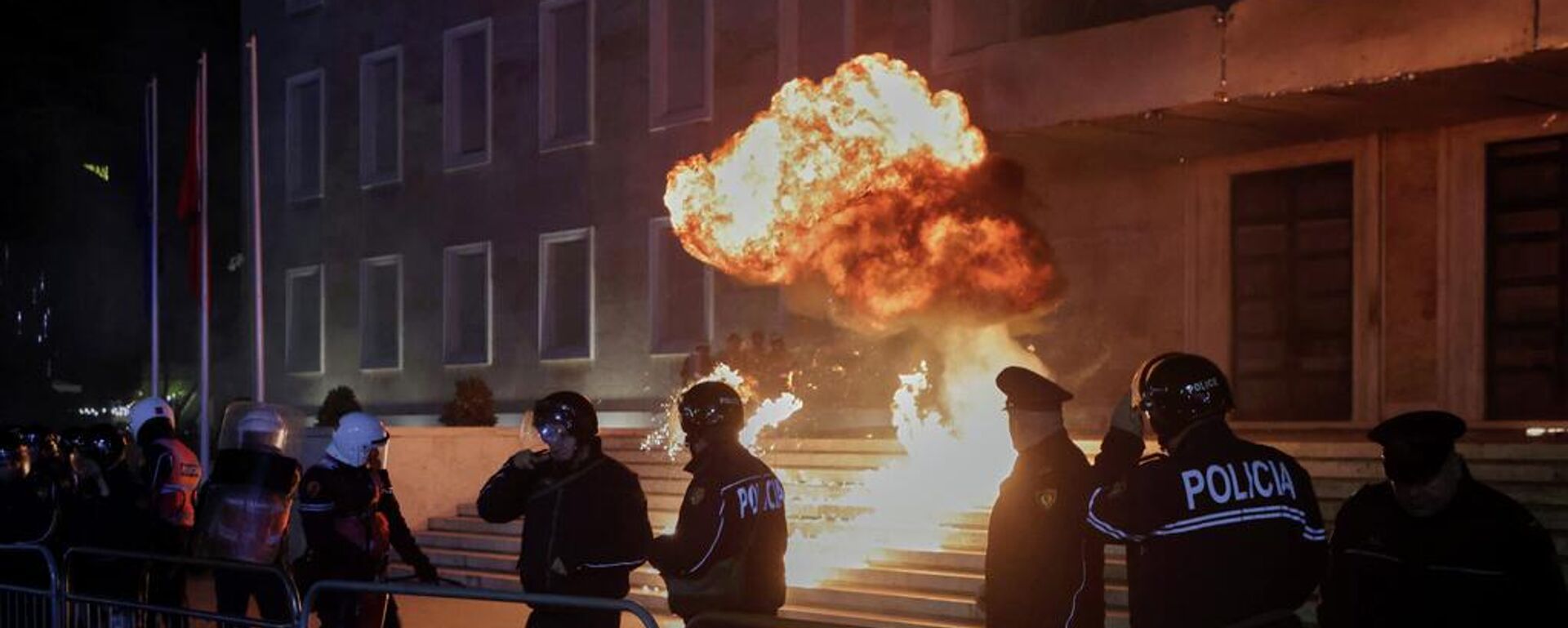 Arnavutluk'ta protestolar - Sputnik Türkiye, 1920, 23.12.2025