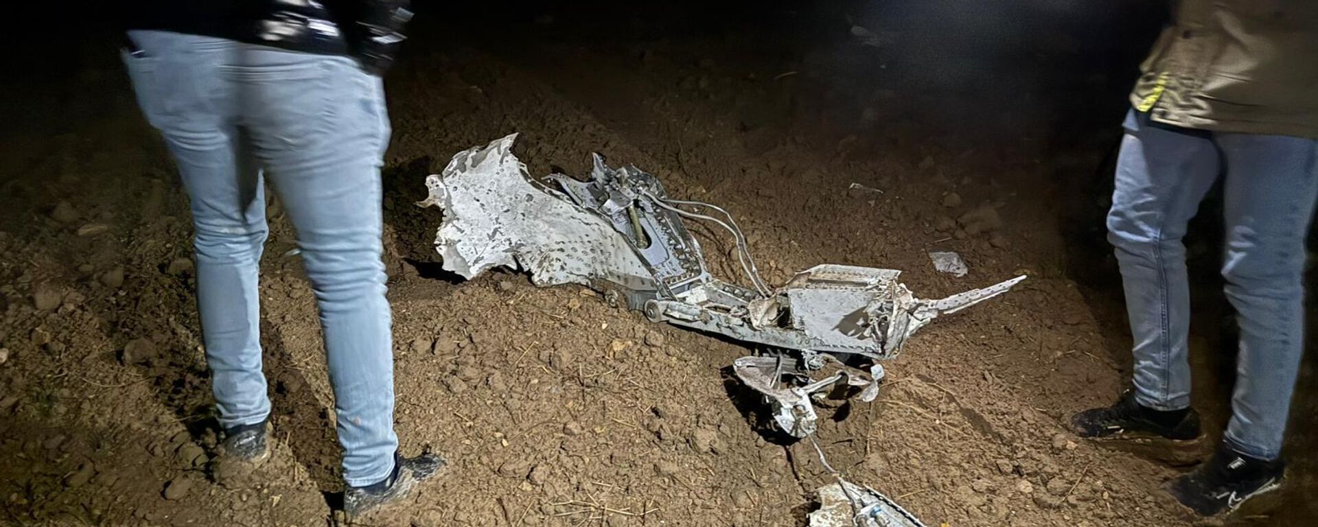 Ankara’nın Haymana ilçesinde acil iniş bildirdikten sonra kule ile teması kesilen uçak için arama kurtarma çalışması başladı - Sputnik Türkiye, 1920, 23.12.2025