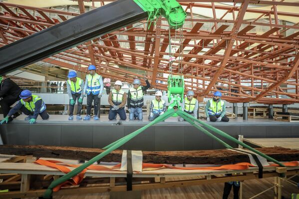 Antik Mısır inancına göre bu cenaze tekneleri, 4. hanedanlığın ikinci kralı Keops’un ölümünden sonra öteki dünyaya yolculuğu için kullanılıyordu. - Sputnik Türkiye