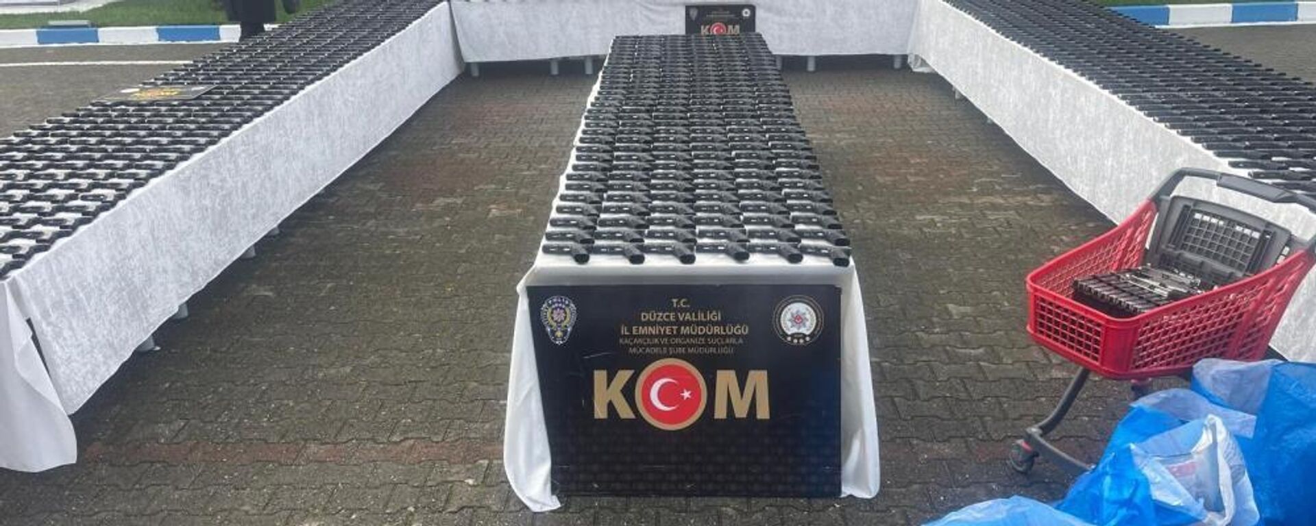 Yolcu otobüsünde ele geçirilen silah parçaları - Sputnik Türkiye, 1920, 25.04.2026