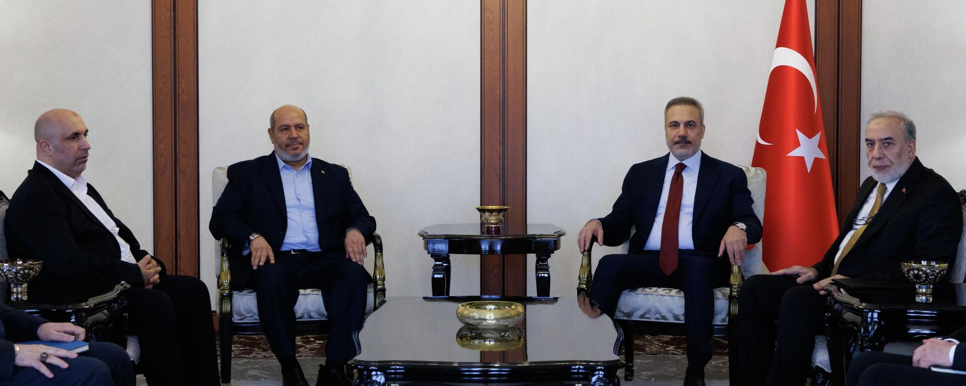 Dışişleri Bakanı Hakan Fidan, Hamas Siyasi Büro Üyesi Halil el-Hayye ve Hamas heyeti - Sputnik Türkiye, 1920, 24.12.2025