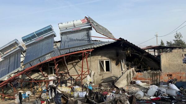 Diyarbakır'da peynir üretim tesisinde patlama:  2'si ağır 6 yaralı - Sputnik Türkiye