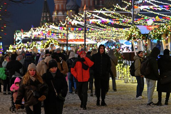 Moskova'nın yeni yıl öncesi ışıl ışıl görüntülerinden bazıları - Sputnik Türkiye