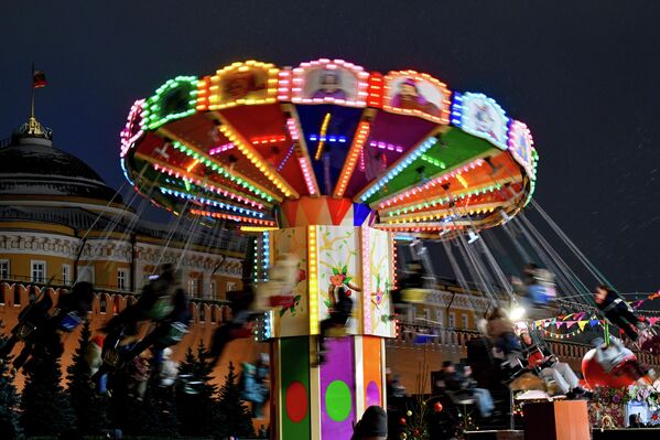 Moskova'nın yeni yıl öncesi ışıl ışıl görüntülerinden bazıları - Sputnik Türkiye