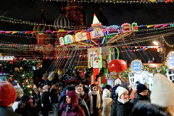 Moskova'nın yeni yıl öncesi ışıl ışıl görüntülerinden bazıları - Sputnik Türkiye
