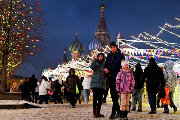 Rusya'nın başkenti Moskova’da yeni yıl hazırlıkları tamamlandı. - Sputnik Türkiye