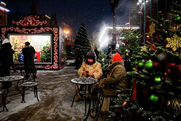 Moskova'nın yeni yıl öncesi ışıl ışıl görüntülerinden bazıları - Sputnik Türkiye