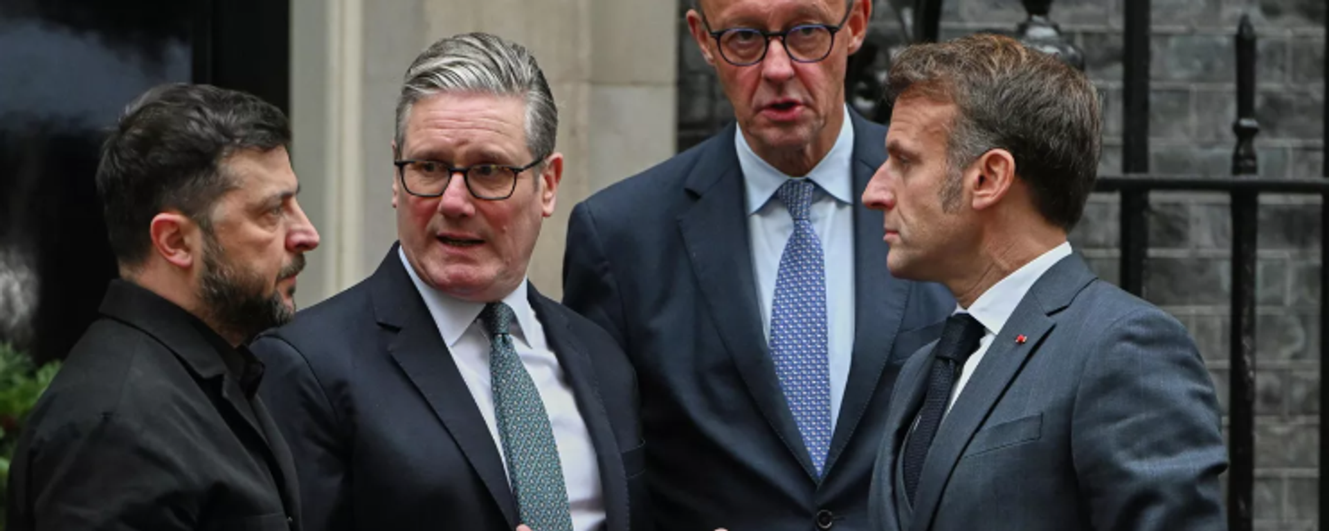 Avrupa liderleri ile Zelenskiy Londra'da görüşme halinde - Sputnik Türkiye, 1920, 28.12.2025