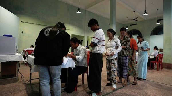Myanmar'da oy kullanma işlemi - Sputnik Türkiye