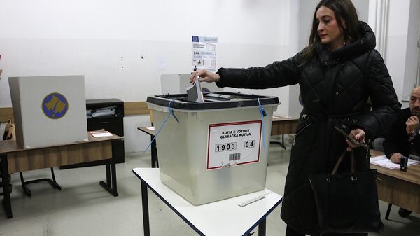 Kosova'Da halk erken genel seçimde oy kullandı - Sputnik Türkiye