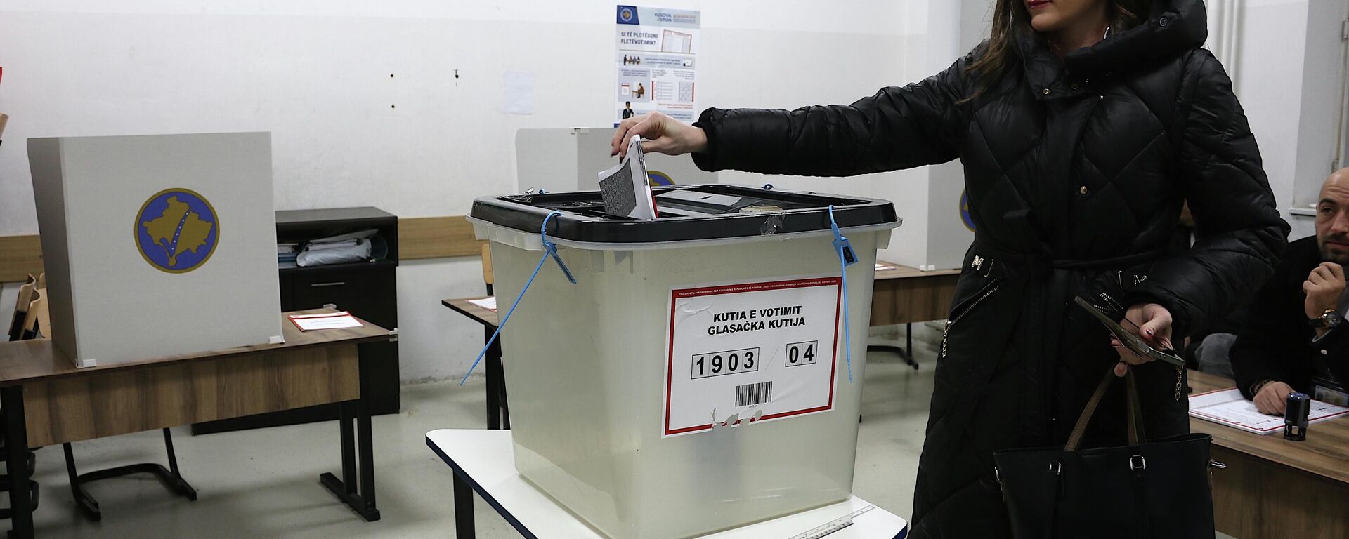 Kosova'Da halk erken genel seçimde oy kullandı - Sputnik Türkiye, 1920, 28.12.2025