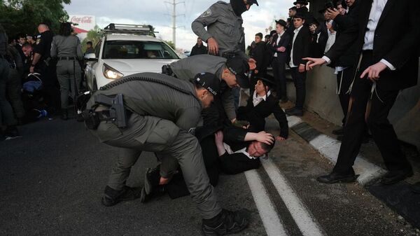 İsrail'de Haredi protestolarına polis müdahale etti - Sputnik Türkiye