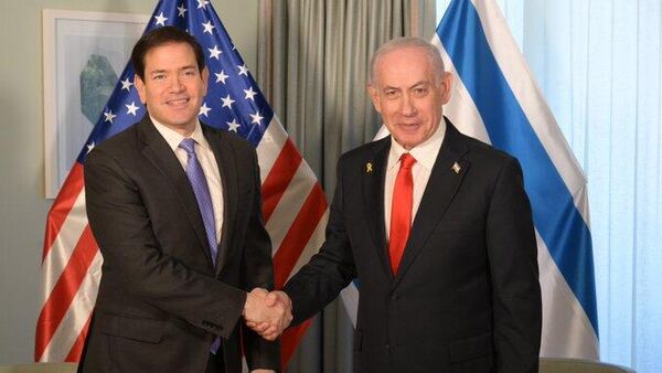 İsrail Başbakanı Benyamin Netanyahu, Florida’da ABD Başkanı Donald Trump ile gerçekleştireceği görüşme öncesinde ABD Dışişleri Bakanı Marco Rubio ve Savunma Bakanı Pete Hegseth ile bir görüşme yaptı. - Sputnik Türkiye