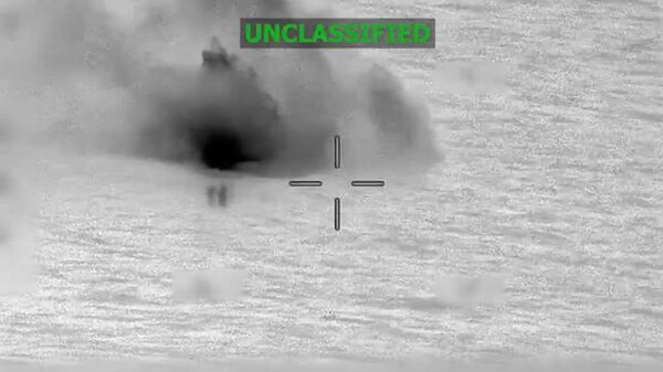 ABD Güney Saha Komutanlığı, Doğu Pasifik’te uyuşturucu kaçakçılığı yaptığı iddia edilen bir teknenin ABD ordusu tarafından vurulduğunu ve saldırıda 2 kişinin öldüğünü açıkladı - Sputnik Türkiye