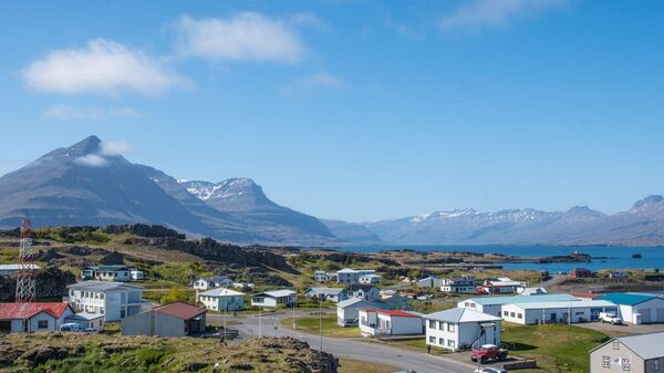 İzlanda'nın doğusundaki küçük bir kasaba olan Seydisfjordur - Sputnik Türkiye