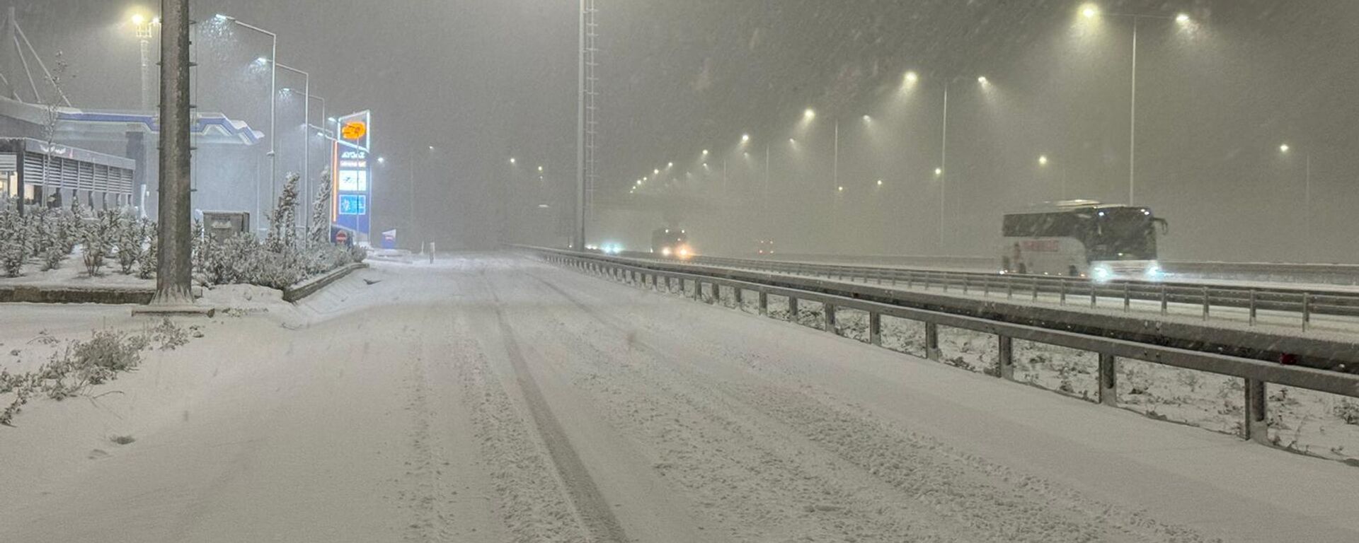 Avrupa Yakası'nda Beykoz ve çevresi yağan karın etkisiyle beyaz örtüyle kaplandı - Sputnik Türkiye, 1920, 01.01.2026