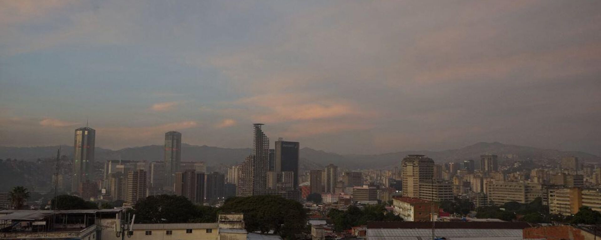 Venezüella'nın başkenti Caracas'ta patlama sesleri duyuldu - Sputnik Türkiye, 1920, 01.02.2026