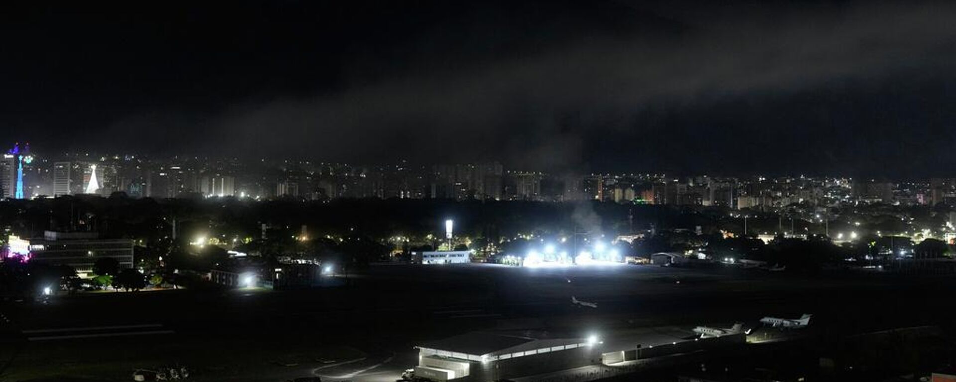 Venezüella'nın başkenti Caracas'ta patlama sesleri duyuldu - Sputnik Türkiye, 1920, 04.01.2026