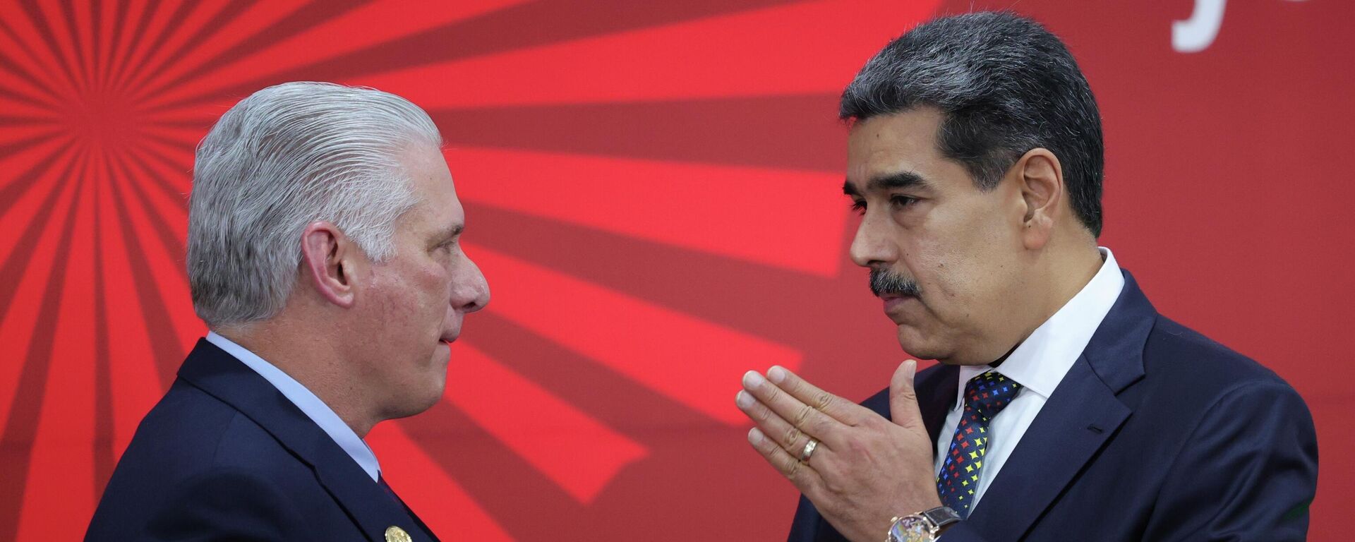 Küba Devlet Başkanı  Miguel Diaz Canel, Venezüella Devlet Başkanı Maduro - Sputnik Türkiye, 1920, 05.01.2026