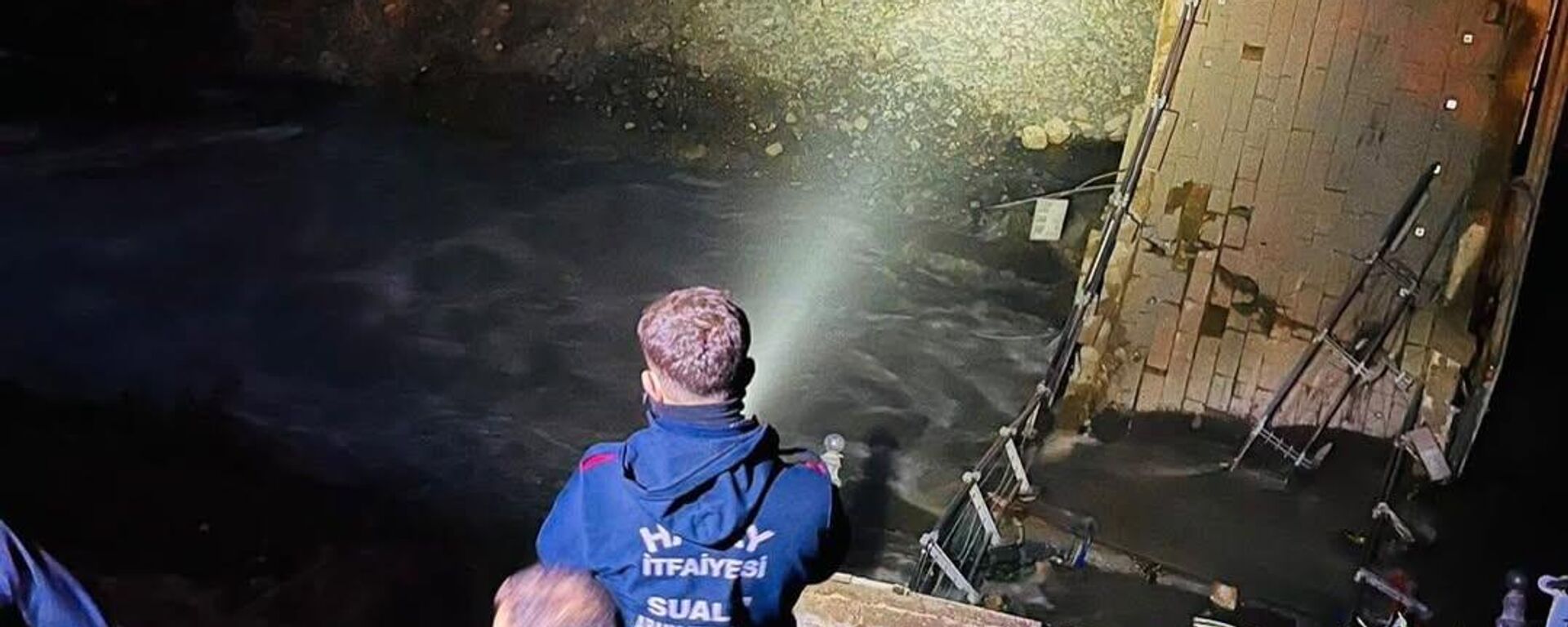 Defne ilçesinde köprü yıkıldı - Sputnik Türkiye, 1920, 05.01.2026