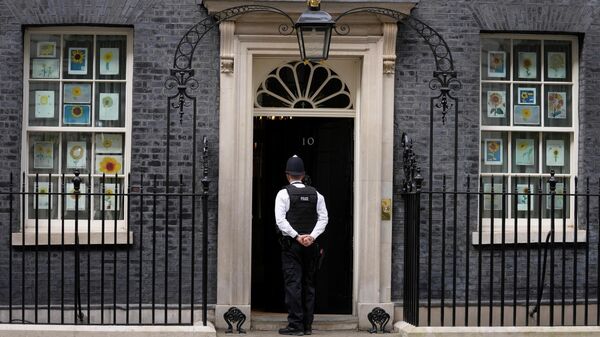 İngiliz polisi Başbakanlık konutunda - Sputnik Türkiye