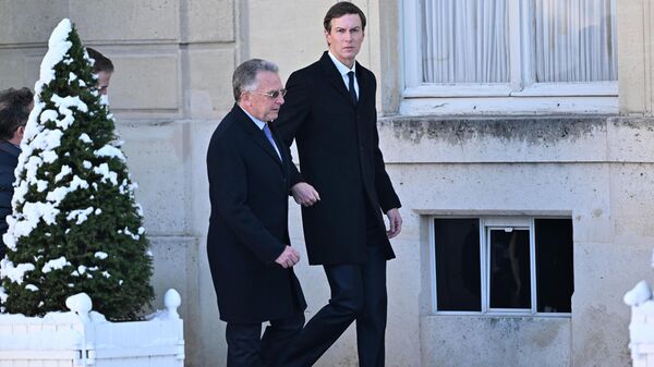 ABD Başkanı Donald Trump'ın Özel Temsilcisi Steve Witkoff (solda) ve damadı Jared Kushner (sağda) - Sputnik Türkiye