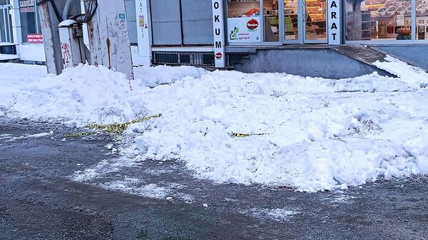 Bitlis'in Tatvan ilçesinde çatıdan düşen kar ve buz kütlesinin altında kalan 21 yaşındaki Ayşe İder hayatını kaybetti - Sputnik Türkiye