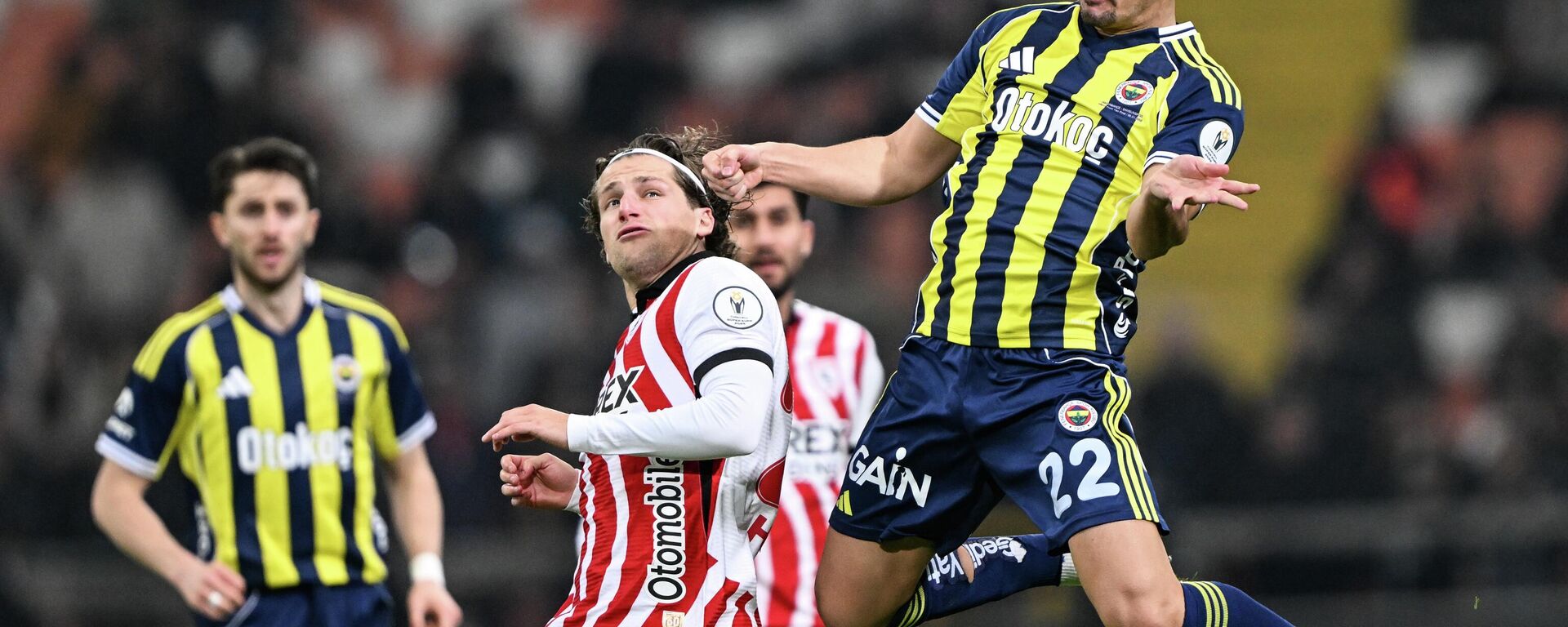 Turkcell Süper Kupa yarı finalinde Fenerbahçe ile Samsunspor Yeni Adana Stadı'nda mücadele etti - Sputnik Türkiye, 1920, 06.01.2026