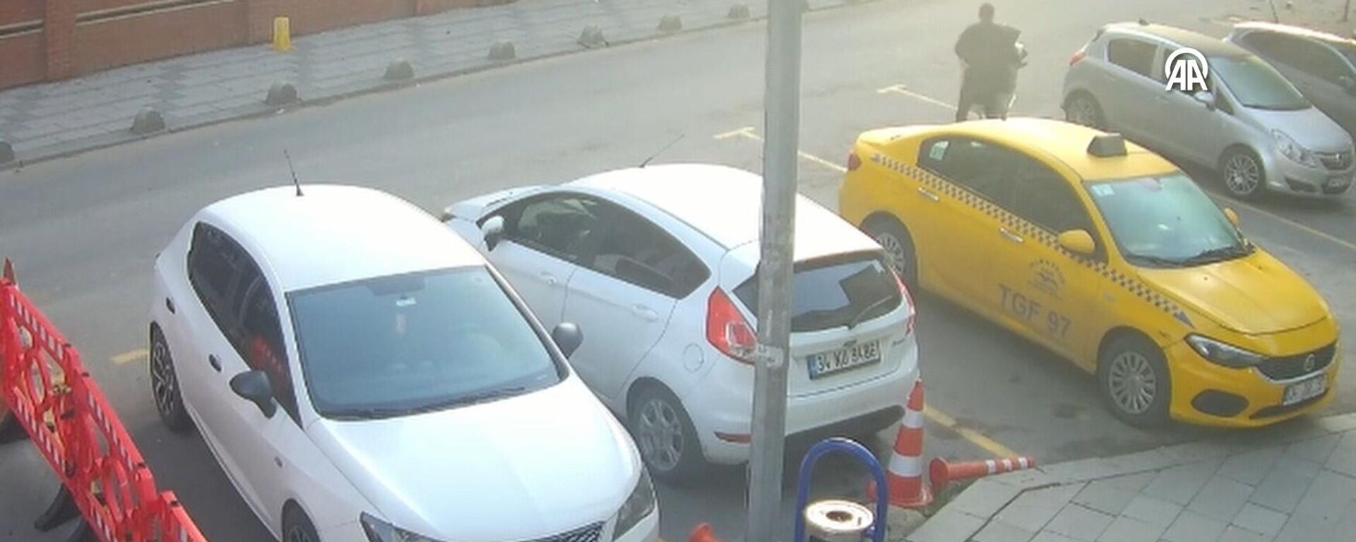 Büyükçekmece Adliyesi’ndeki soygunda firari şüphelinin yeni görüntüleri ortaya çıktı - Sputnik Türkiye, 1920, 07.01.2026