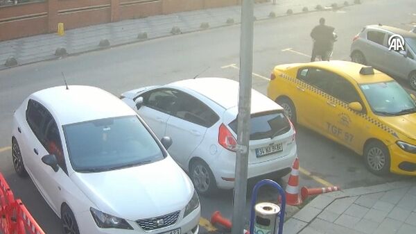 Büyükçekmece Adliyesi’ndeki soygunda firari şüphelinin yeni görüntüleri ortaya çıktı - Sputnik Türkiye