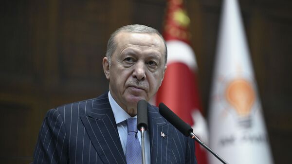 Cumhurbaşkanı ve AK Parti Genel Başkanı Recep Tayyip Erdoğan, partisinin TBMM Grup Toplantısı'na katılarak konuşma yaptı.  - Sputnik Türkiye