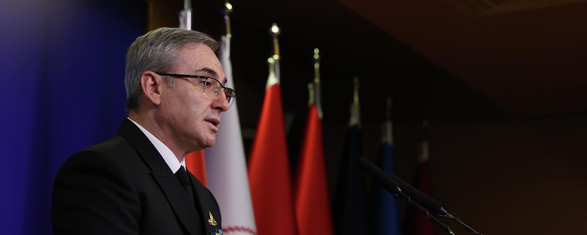 Milli Savunma Bakanlığı Basın ve Halkla İlişkiler Müşaviri ve Bakanlık Sözcüsü Tuğamiral Zeki Aktürk - Sputnik Türkiye, 1920, 08.01.2026