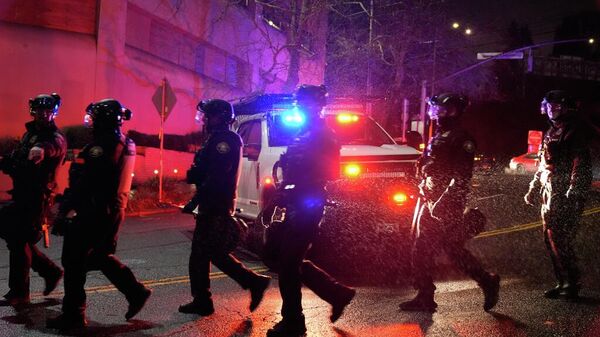 Portland’da federal ajanların açtığı ateşte 2 kişi yaralandı - Sputnik Türkiye