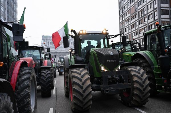 Avrupa'da çiftçiler protestolara devam ediyor - Sputnik Türkiye