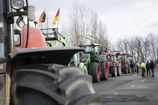 Avrupa'da çiftçiler protestolara devam ediyor - Sputnik Türkiye