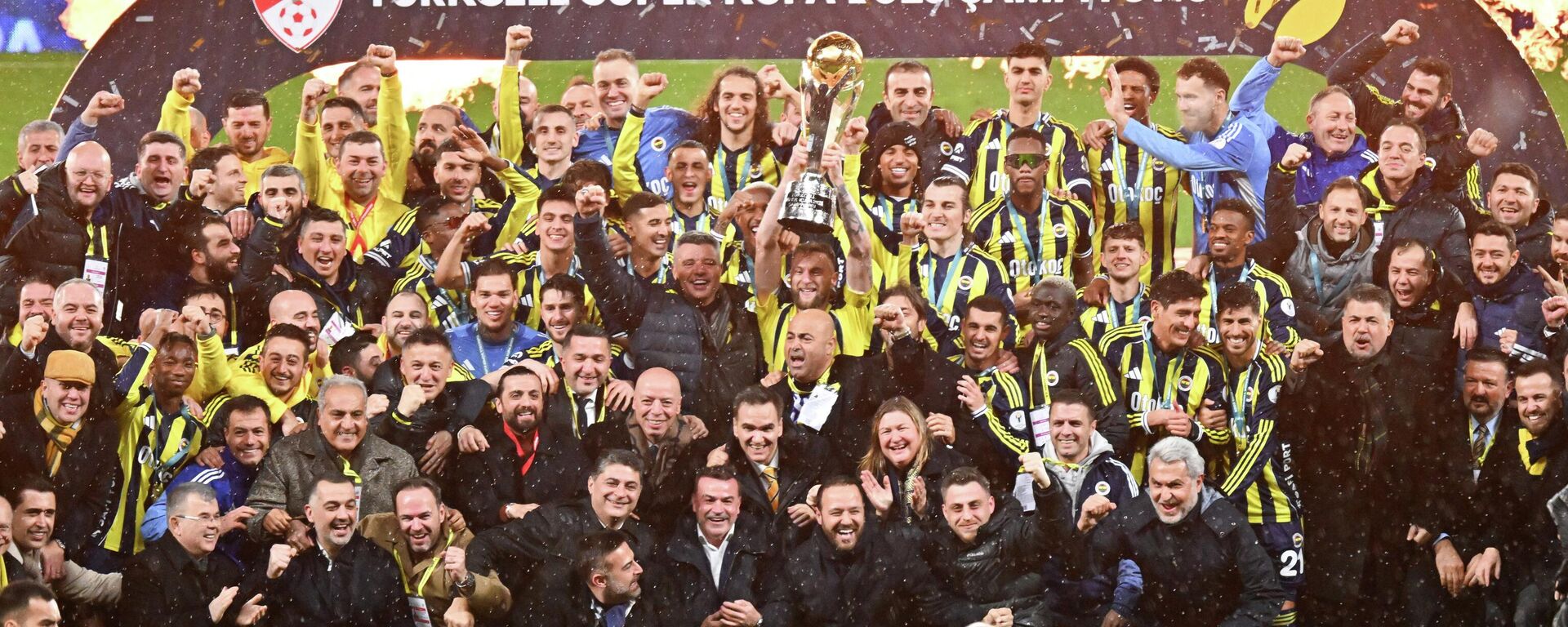 Galatasaray'ı 2-0 yenen Fenerbahçe, Turkcell Süper Kupa'nın sahibi oldu - Sputnik Türkiye, 1920, 10.01.2026