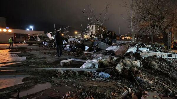 Bursa'da duvar devrildi: 10 araç ezildi - Sputnik Türkiye