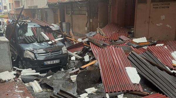 İstanbul'da fırtına hasarı - Sputnik Türkiye