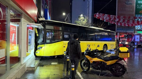 Kartal'da, İETT otobüsünün binaya çarpması sonucu 6 kişi yaralandı - Sputnik Türkiye
