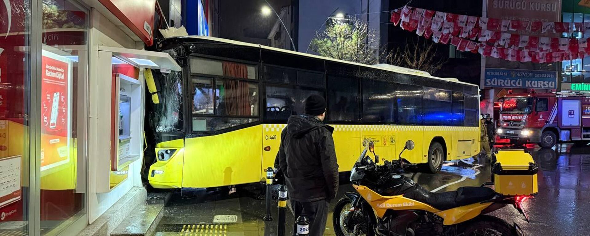 Kartal'da, İETT otobüsünün binaya çarpması sonucu 6 kişi yaralandı - Sputnik Türkiye, 1920, 11.01.2026