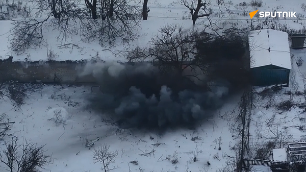 Krasnoarmeysk'te Ukrayna bayrağını dikme giişimi engellendi - Sputnik Türkiye