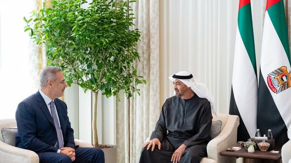 Dışişleri Bakanı Hakan Fidan, Abu Dabi'de Birleşik Arap Emirlikleri Devlet Başkanı Şeyh Muhammed bin Zayid Al Nahyan tarafından kabul edildi - Sputnik Türkiye