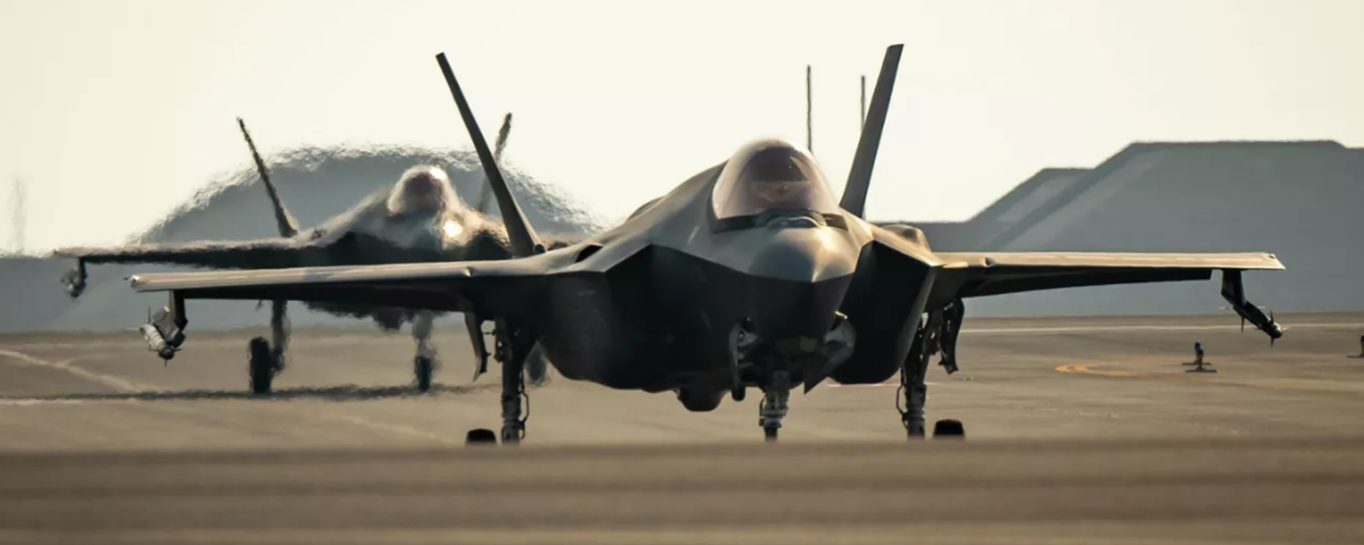 El Udeid Hava Üssü'nde ABD Hava Kuvvetleri'ne ait F-35A Lightning II jetleri - Sputnik Türkiye, 1920, 19.02.2026